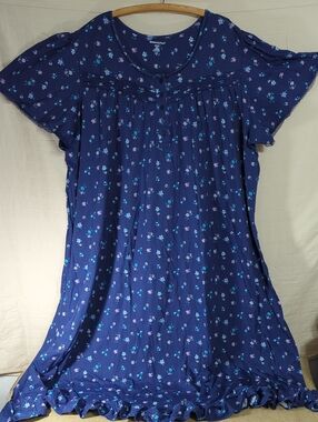 Dreams & Co Plus Nightgown size 5X Blue Floral